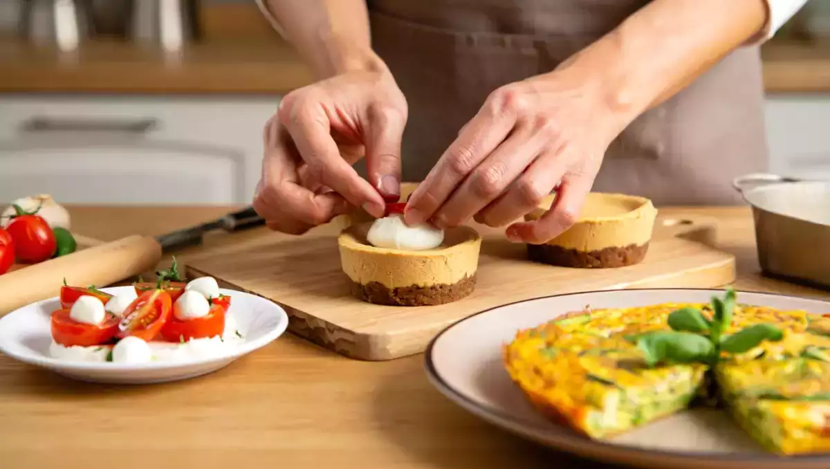 Menú vegetariano, 9 de julio: muffins de tomate y mozzarella, frittata de calabacín y cheesecakes veganos