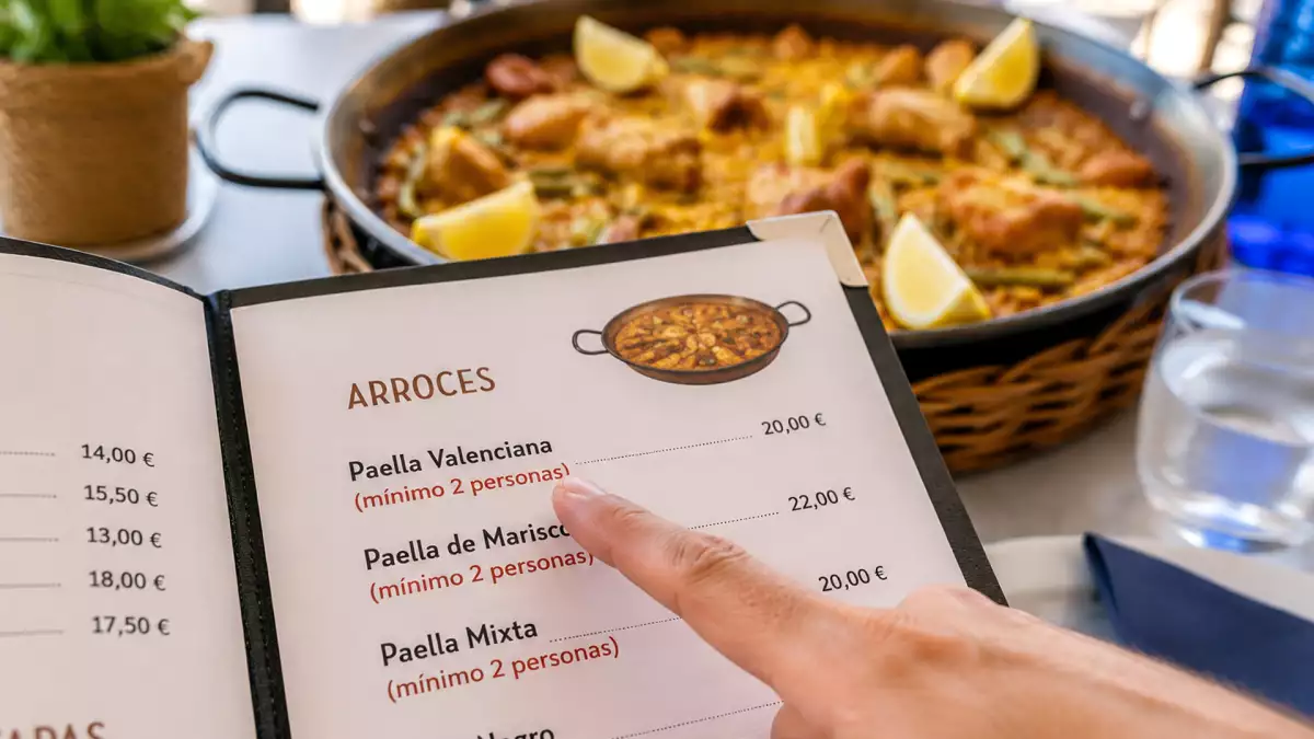 ¿Por qué muchos restaurantes solo sirven paella para dos? La verdad detrás del “mínimo dos personas”