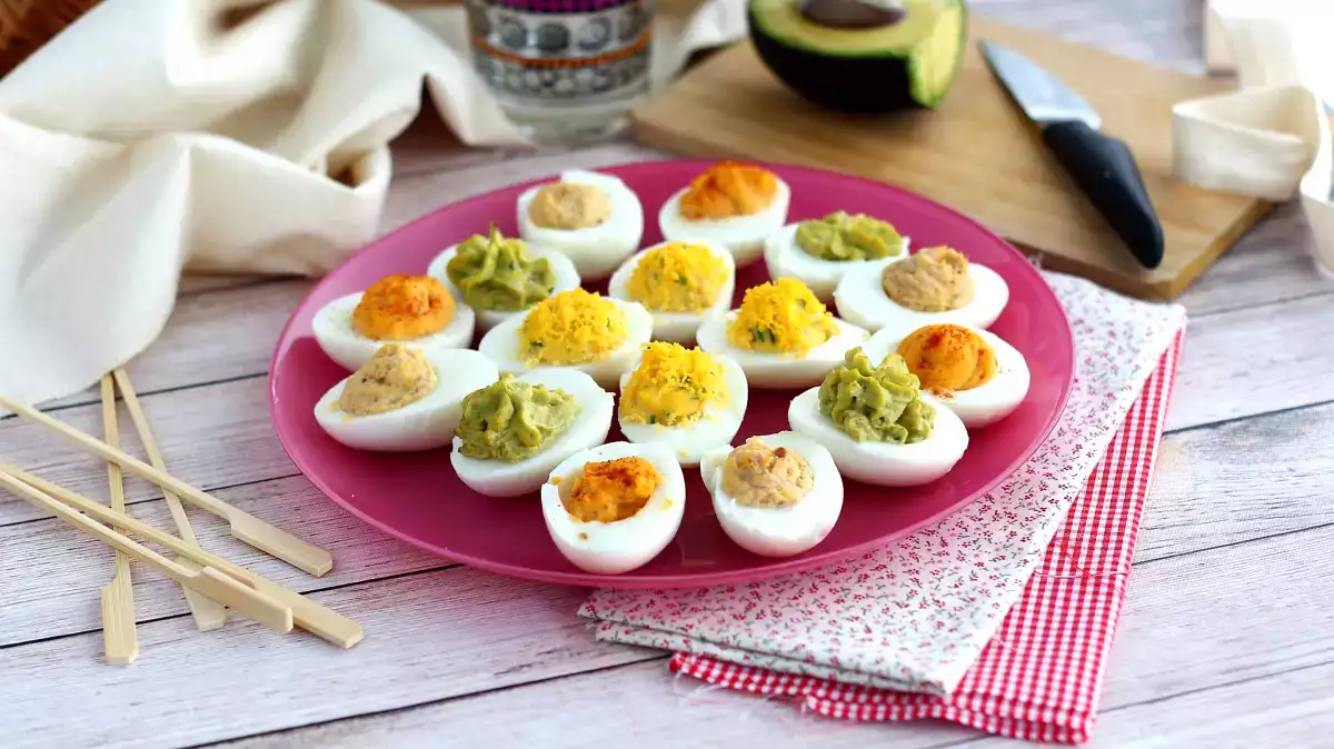 Huevos rellenos, huevos mimosa y deviled eggs: ¿son lo mismo o llevamos toda la vida mezclando recetas?