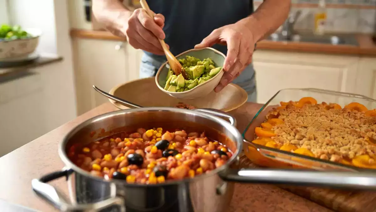 Menú vegetariano, 21 de julio: Guacamole casero, estofado de alubias y crumble de albaricoque