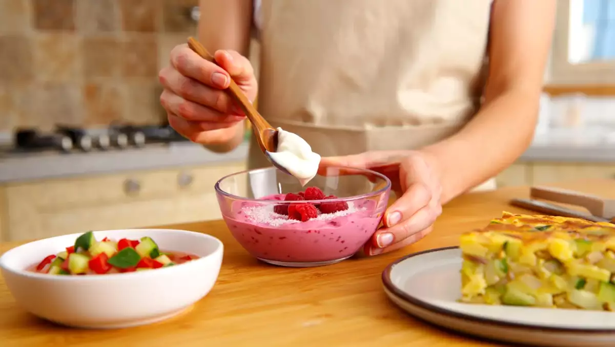 Menú vegetariano, 27 de julio: Gazpacho ligero, tortilla de patata y helado de yogur y frambuesa (con y sin heladera)