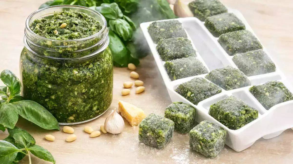 Pesto preparado en verano y congelado para el invierno: cuánto tiempo se conserva realmente y cómo conservarlo para que no se estropee