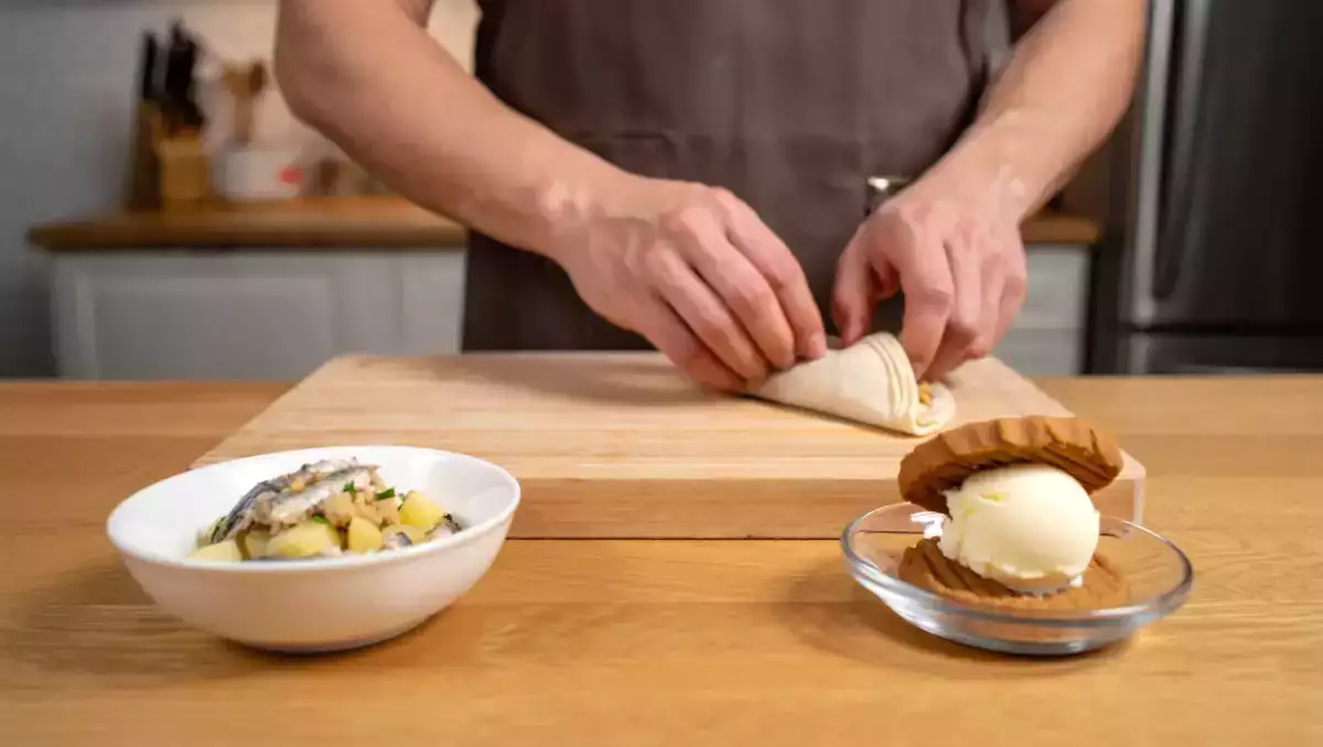 Menú diario, 26 de julio: ensaladilla de sardinas, empanadas de fiambre y queso, y sándwich de helado casero