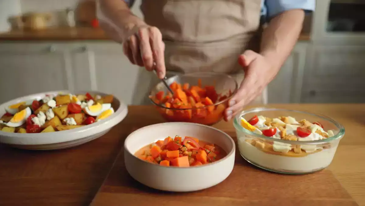 Menú vegetariano, 3 de agosto: refrescante salmorejo, ensalada de patata y tarta helada de turrón