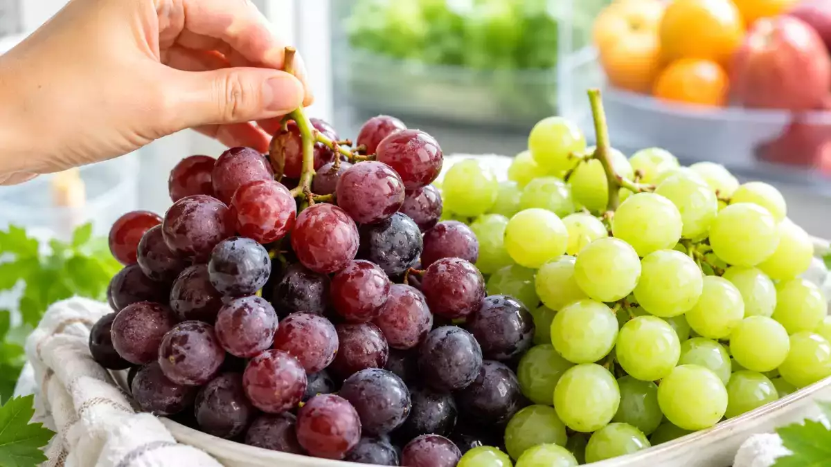 Cómo elegir uvas de mesa dulces y conservarlas para que duren más