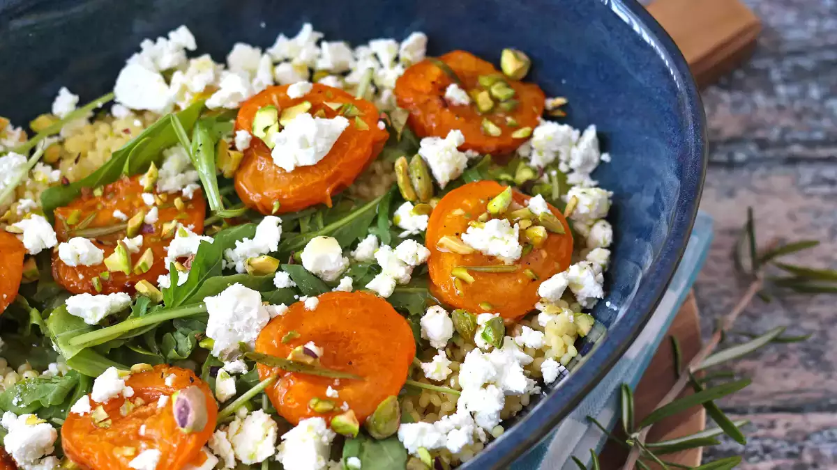 4 recetas saladas con albaricoques frescos que debes probar antes de que termine la temporada