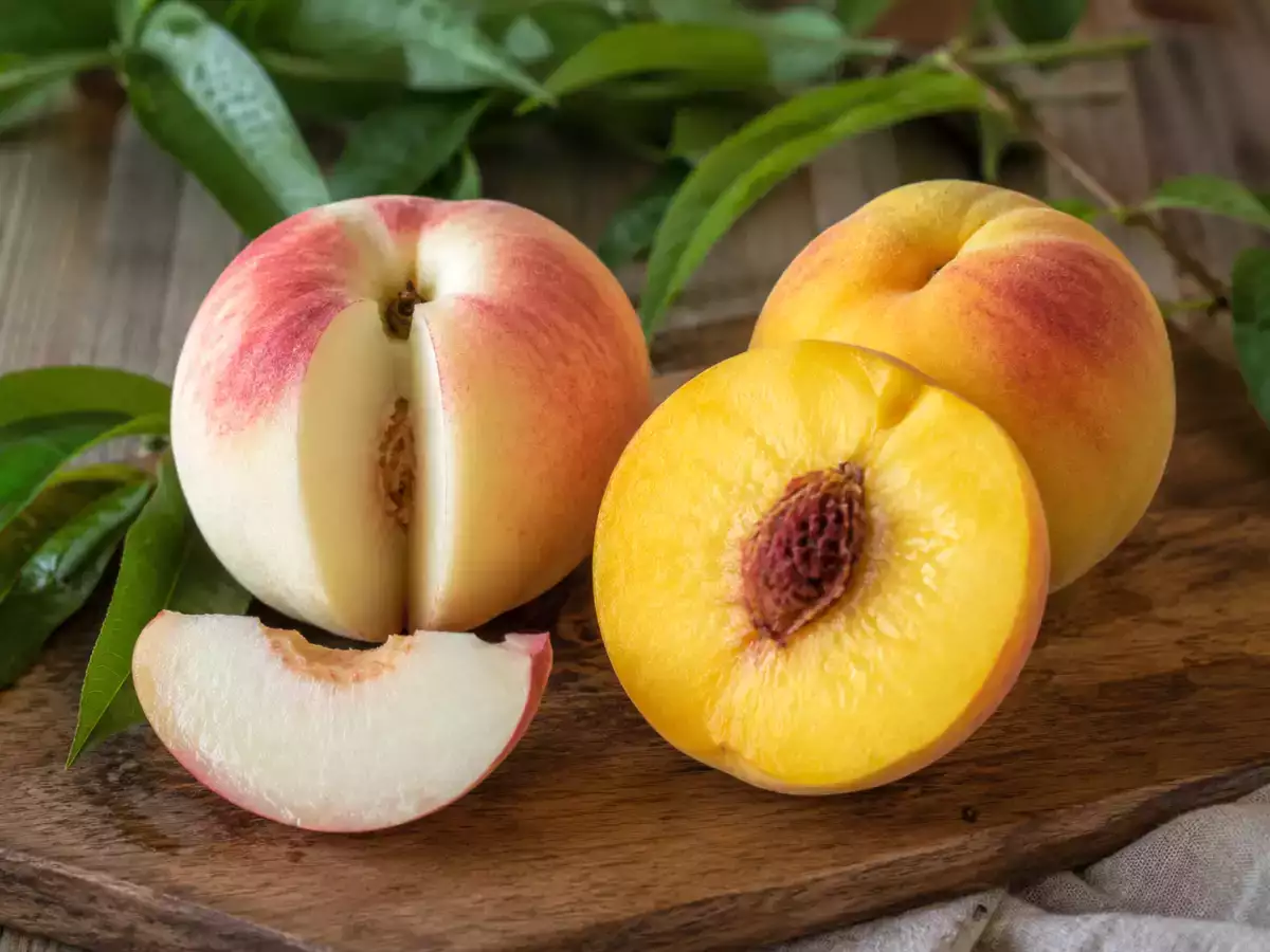 Melocotón blanco o amarillo: ¿cuál elegir según la receta?