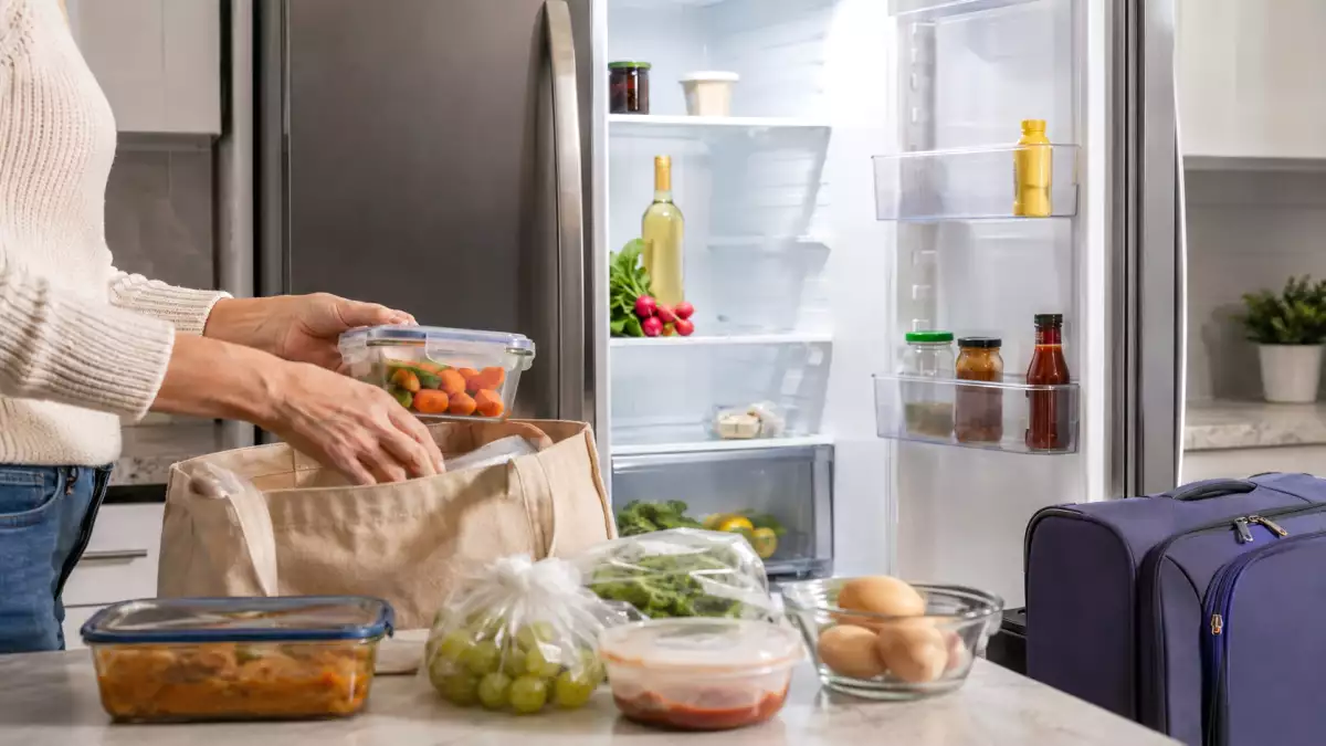 El modo vacaciones de la nevera: ¿qué alimentos hay que sacar antes de irse?