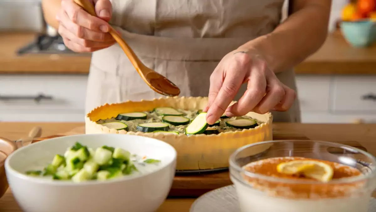 Menú vegetariano, 16 de agosto: Sopa fría de pepino y menta, quiche de calabacín y zanahoria y natillas caseras