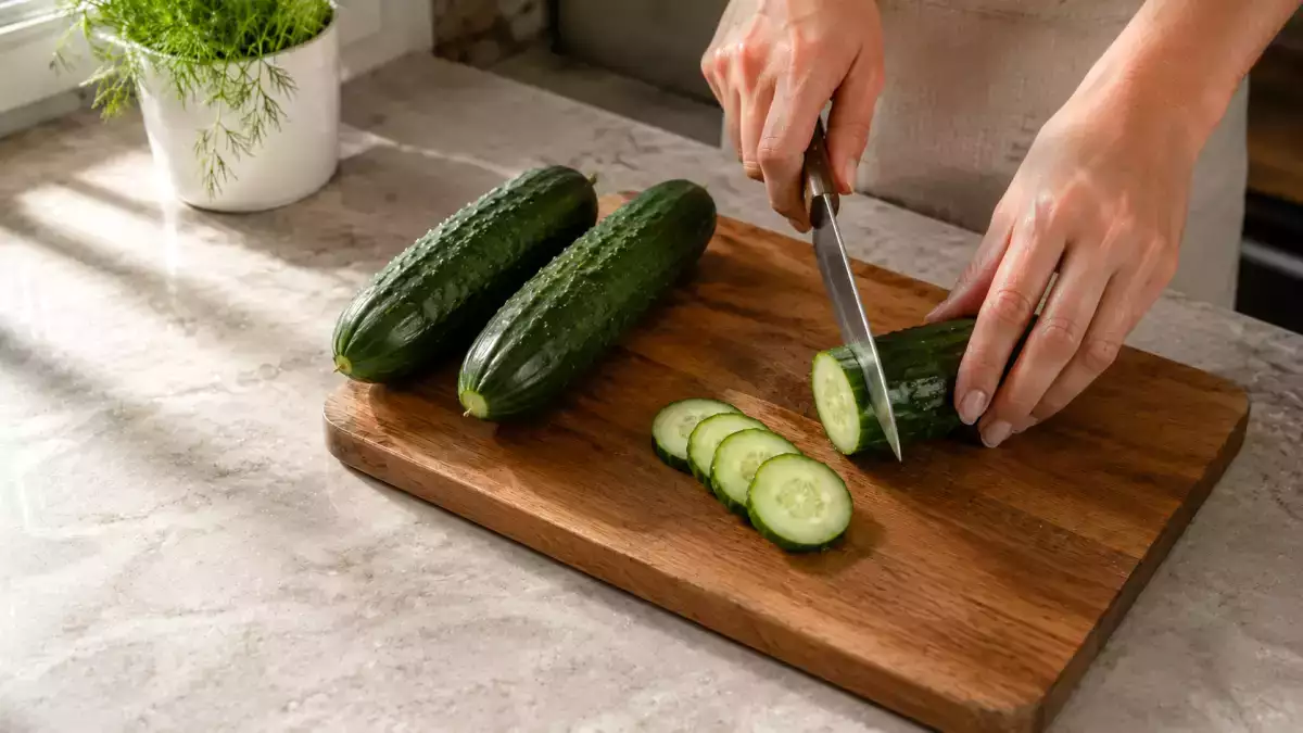 Por qué el pepino repite a algunas personas y tres formas de hacerlo más amable