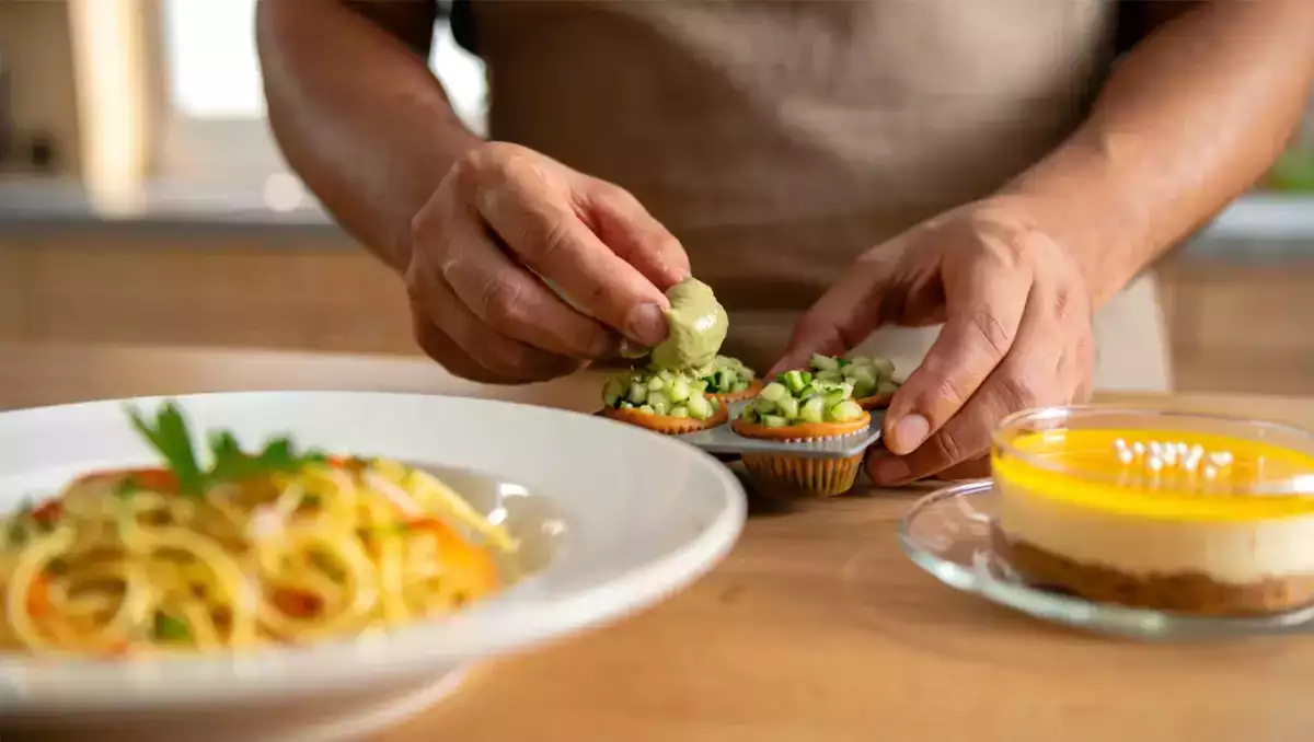 Menú vegetariano, 22 de agosto: Cupcakes de pepino y hummus, espaguetis con queso y limón y Cheesecake sin cocción