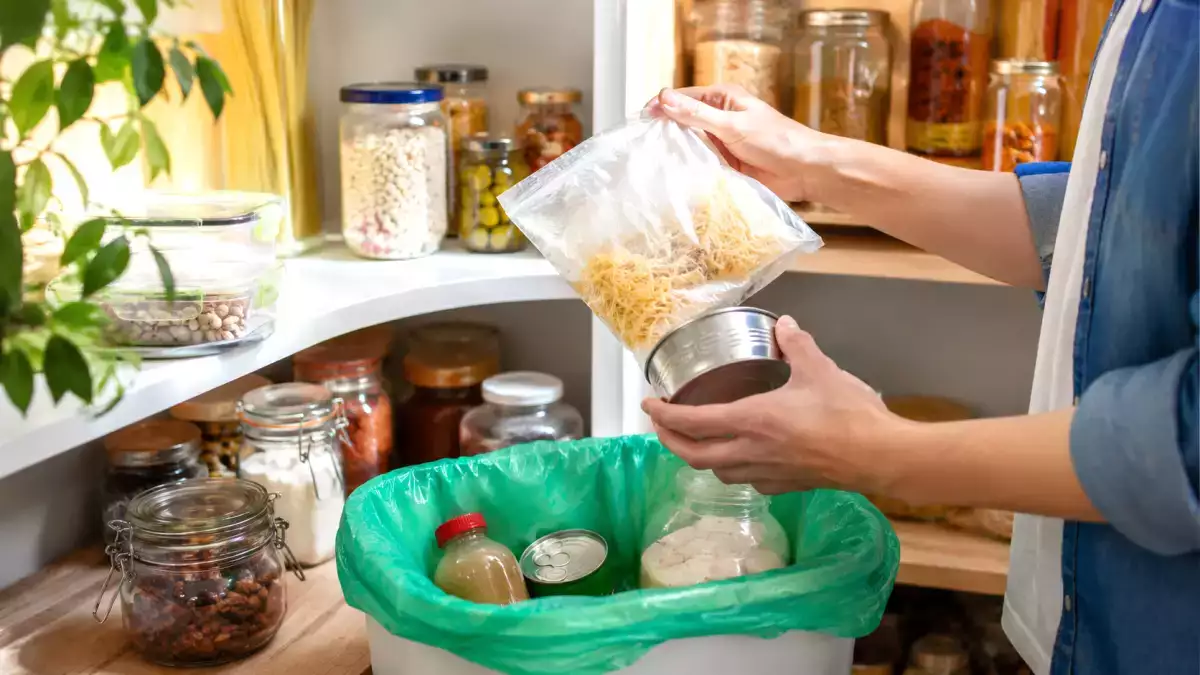 Antes de septiembre, revisa la despensa: 5 señales que deberían hacerte tirar un alimento