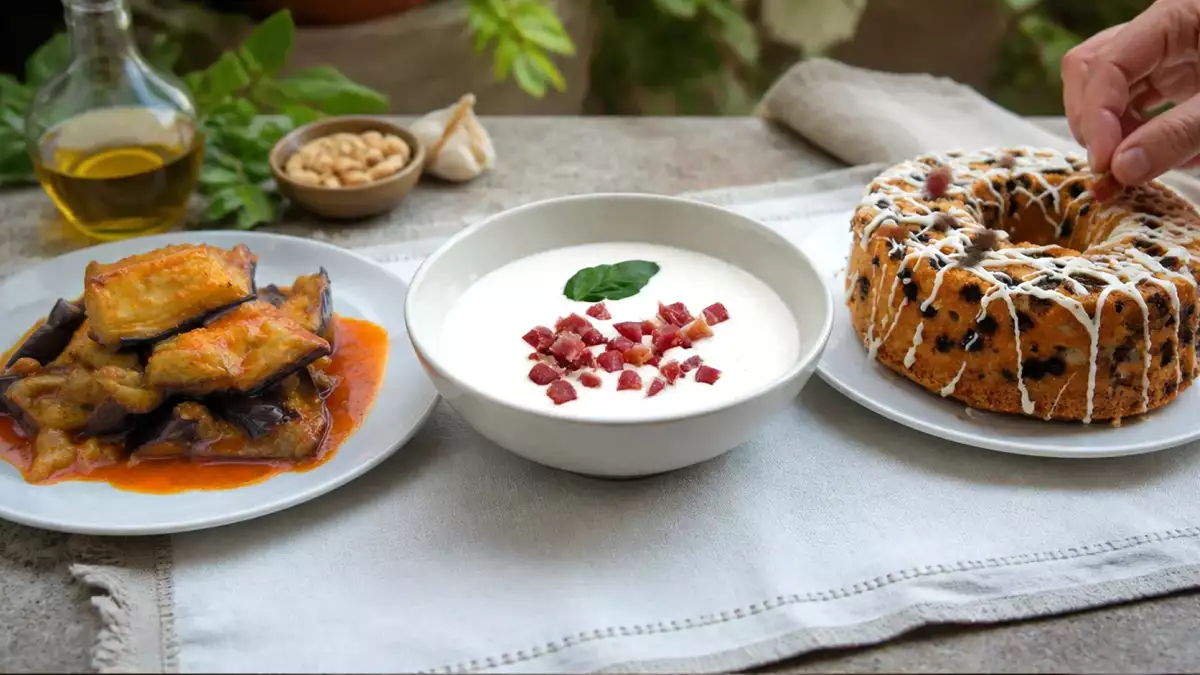 Menú vegetariano, 21 de septiembre: Ensalada de berenjenas, ajoblanco y bizcocho de yogur