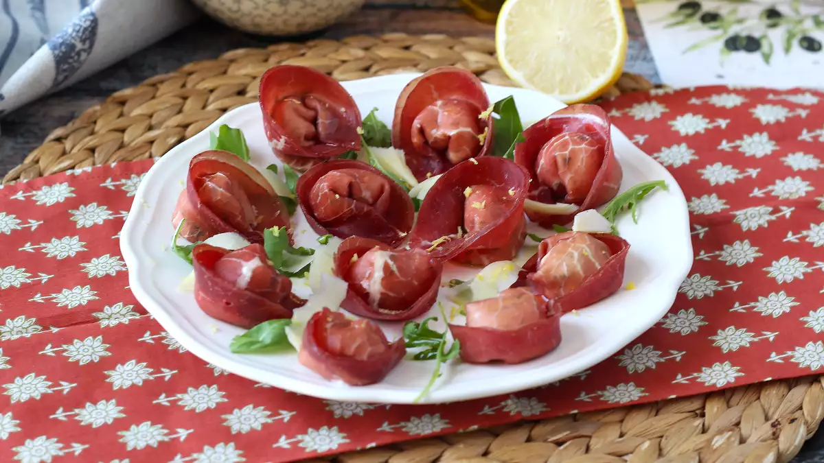 Si te gusta la cecina, prueba la bresaola: 3 aperitivos fáciles para descubrirla
