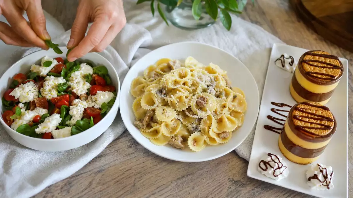 Menú diario, 20 de octubre: stracciatella casera, farfalle con atún y tartitas de flan