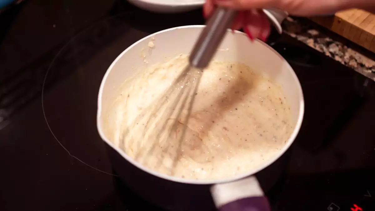 Bechamel demasiado líquida: cómo arreglarla sin que se formen grumos