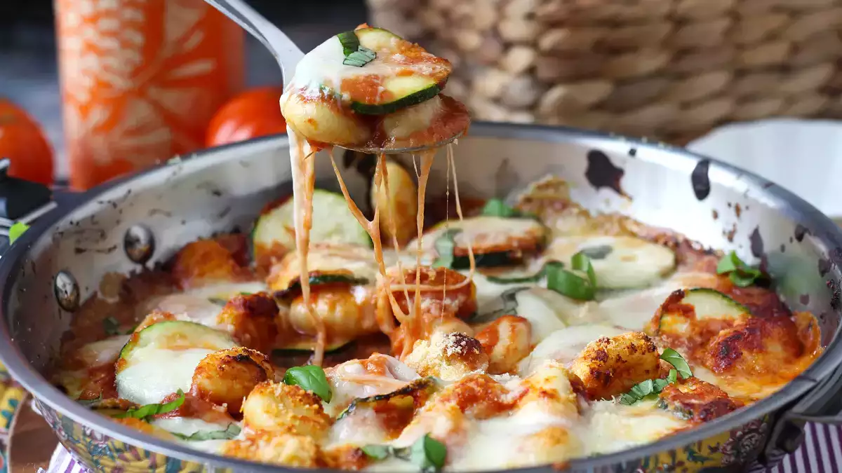 ¿Tienes un paquete de ñoquis? 6 recetas para resolver la cena