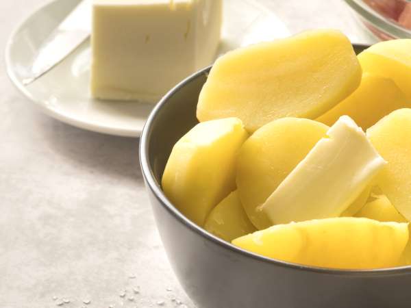 Así puedes evitar que las patatas se pongan grises y pierdan su buen aspecto al hervirlas