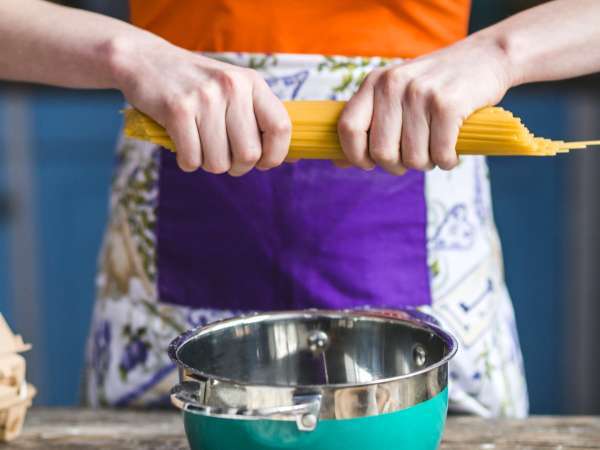 Cosas que hacemos con la pasta y que harían llorar a un italiano