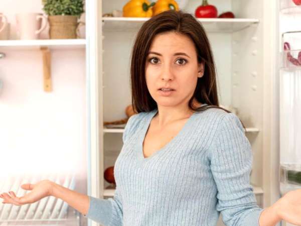 ¿Guardas comida caliente en la nevera? Cuidado: es un riesgo real, para tu salud y para tu frigorífico.