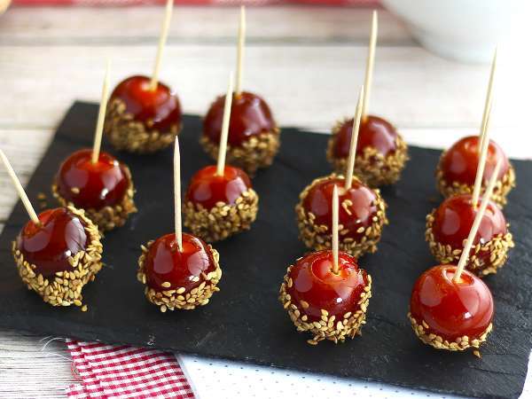 Tomates cherry en su punto: 6 recetas fáciles y originales para el aperitivo de verano