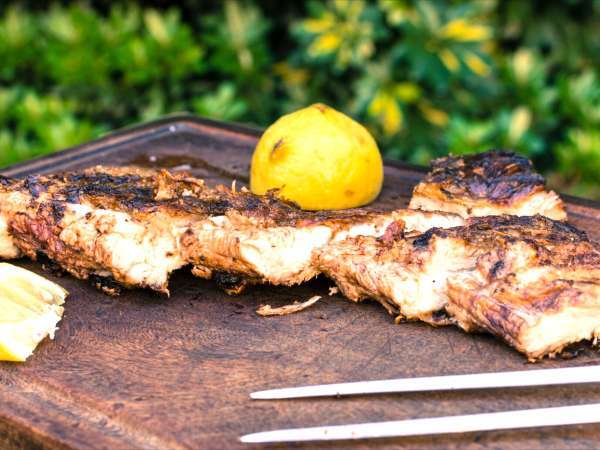 Barbacoa con moscas, ¡nunca más! Este truco con limón es infalible y añade sabor a la carne