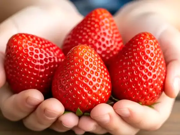 Las fresas no dejan de sorprendernos: la verdad tras sus puntitos amarillos