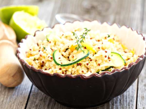 Cómo darle al arroz aire de plato veraniego: un truco sencillo lo cambia todo