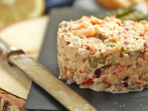 Convierte una lata de sardinas en un aperitivo digno de restaurante (fácil, barato y listo en 5 minutos)