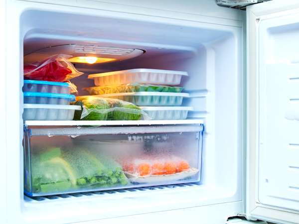 ¿Has dejado la puerta del congelador abierta? Puede ser un riesgo para tu salud y tu comida. Te contamos cuánto tiempo es seguro