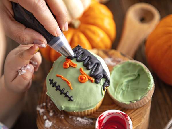 Cuatro errores con el colorante alimentario que explican por qué tus postres de Halloween no salen como esperabas