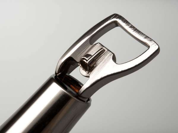 ¿Sin sacacorchos? No pasa nada, hay formas de abrir la botella de vino y seguir con el aperitivo