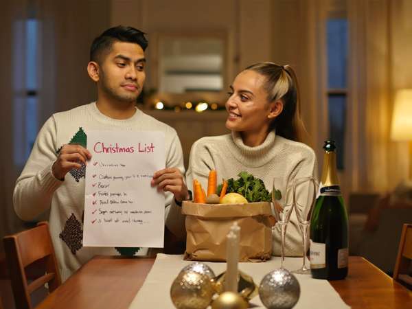 Todo lo que puedes dejar adelantado de la cena de Navidad para evitar el estrés (y, de paso, ahorrar tiempo y dinero)