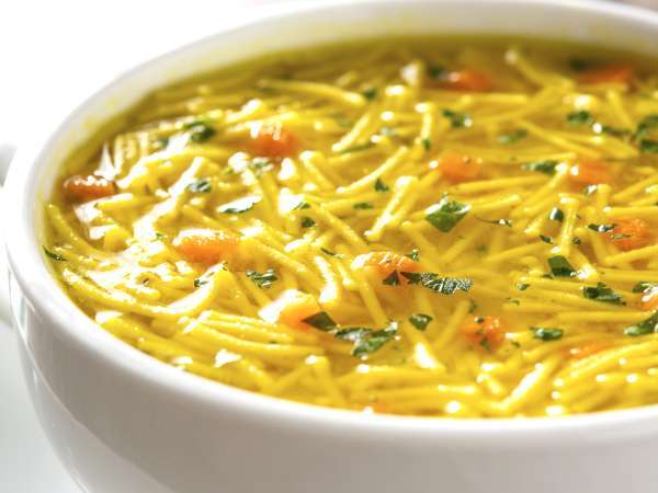 Alerta alimentaria: hallan piezas de metal y caucho en una sopa deshidratada vendida en varias comunidades