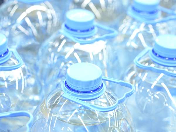 Alerta alimentaria: detectan Pseudomonas aeruginosa en agua mineral natural distribuida en varias comunidades