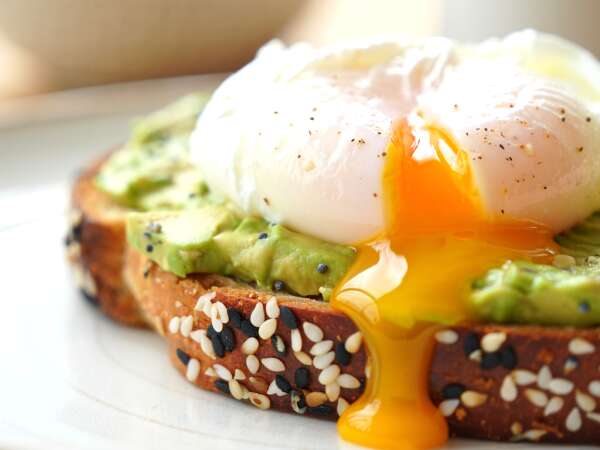 La sencilla técnica para conseguir unos huevos escalfados perfectos