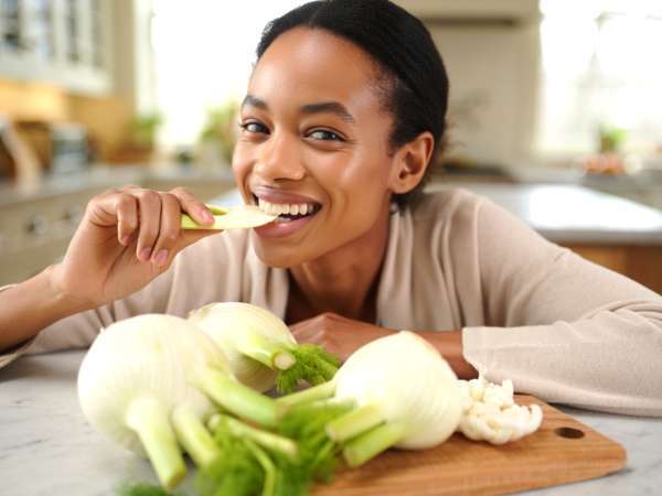 Por qué el hinojo es ideal después de las fiestas para deshinchar el vientre