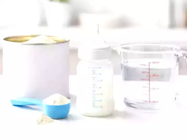 Alerta alimentaria: Nestlé amplía la retirada preventiva de lotes de leche de fórmula por posible presencia de cereulida (Bacillus cereus)