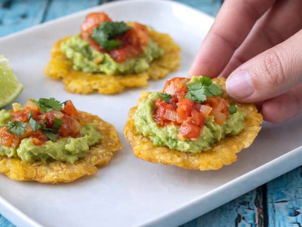 Cocina con flow: patacones colombianos con hogao y guacamole para ver la serie del tirón
