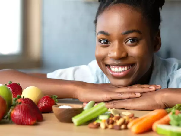 10 alimentos para unos dientes más blancos: qué comer