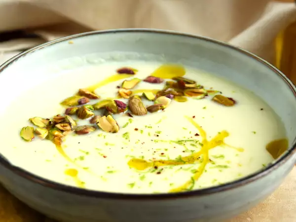 ¿Qué cocinar con una coliflor? 7 recetas sencillas y apetecibles para salir del gratinado de siempre