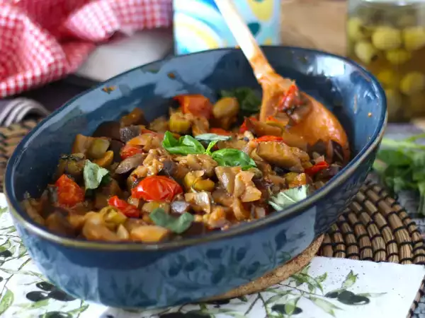 12 platos icónicos de la cocina mediterránea: ¿los has probado todos alguna vez?