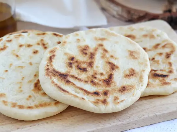 4 recetas de pan en sartén con ingredientes sencillos para disfrutar de pan caliente recién hecho casero