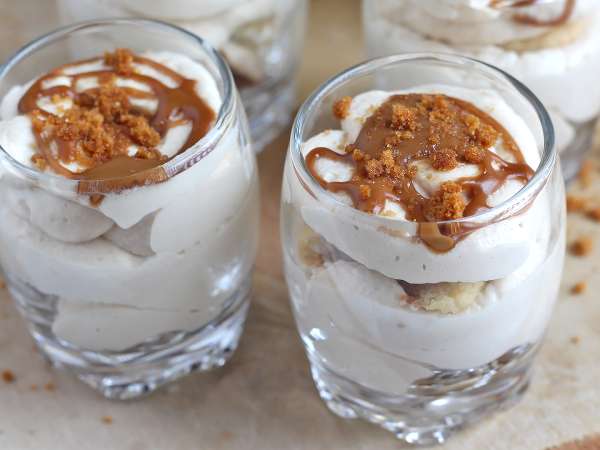 ¿Tienes mascarpone a punto de caducar en la nevera? Aquí van 16 postres cremosos, rápidos e irresistibles que te darán ganas de usarlo cuanto antes