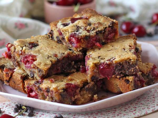 Del chocolate con frambuesas a la tarta de fresas: 10 bizcochos y tartas con frutas de primavera