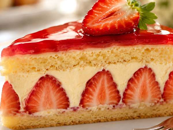 Recetas icónicas con fresas: de la pavlova al fraisier para viajar por los postres del mundo