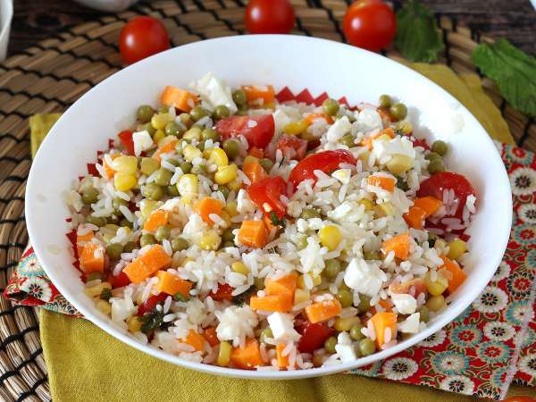 Haz ensaladas con las sobras: 17 recetas para convertir lo que queda en la nevera en platos estupendos