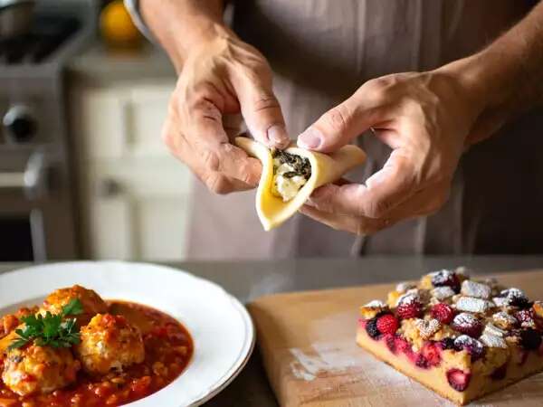 Menú del día, 8 de mayo: un aperitivo distinto, albóndigas marineras y un blondie con frutos rojos