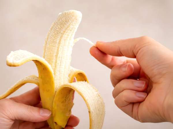 ¿Qué son esas hebras en el plátano y por qué aparecen siempre?