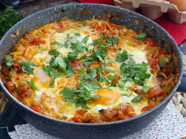 ¿Qué cocinar cuando no tienes casi nada en casa? 7 recetas sencillas que salvan cualquier comida